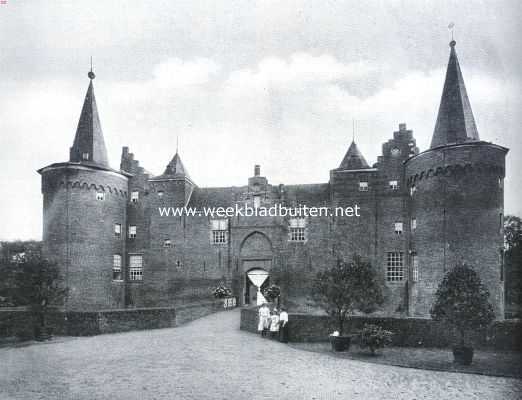 Helmond's nieuwe gemeentehuis. De voorgevel van het kasteel Helmond