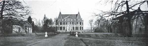 Het kasteel Hardenbroek. Met voorhof en bijgebouwen