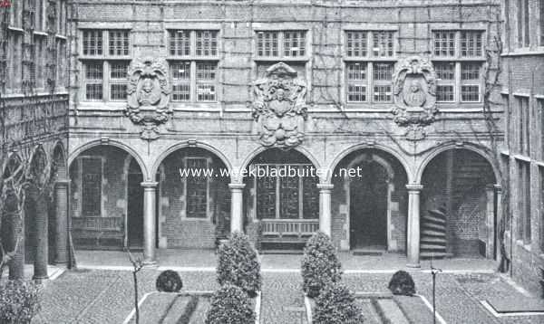 Belgi, 1920, Antwerpen, Het Museum Plantijn te Antwerpen. De noordzijde van de binnenplaats van het Museum Plantijn met de borstbeelden van eenige Moretussen