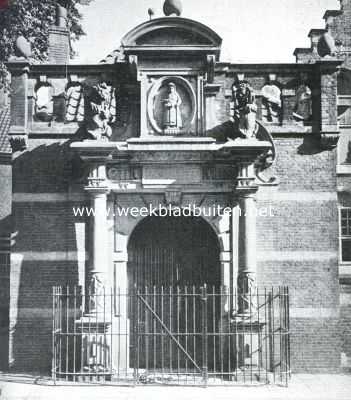 Zuid-Holland, 1920, Dordrecht, Dordrecht. Poortje, afkomstig van het Oude Vrouwenhof, thans naar 