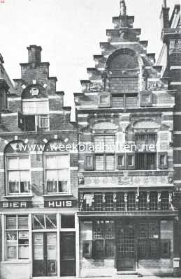 Zuid-Holland, 1920, Dordrecht, Dordrecht. Oude gevels aan de Vischstraat. Links de Steur (1643), rechts de Crimpert Salm (1608)