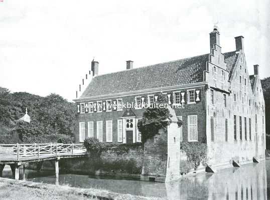 Groningen, 1920, Uithuizen, De borg Menkema bij Uithuizen, die, met slooping bedreigd, aan het museum van Oudheden te Groningen ten geschenke is gegeven en met steun van het Rijk zal worden gerestaureerd