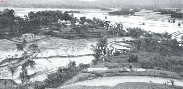 Indonesi, 1921, Onbekend, De omgeving van het Toba-meer. De vlakte achter Peradja