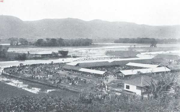 Indonesi, 1921, Tarutung, De omgeving van het Toba-meer. De Passsar te Taroetoeng