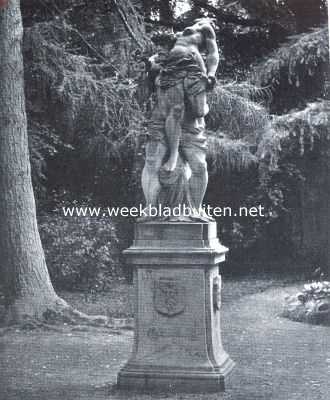 Utrecht, 1921, Breukelen, Het Huis Gunterstein. Beeld in het park, voorstellende de roof van Persephone door Pluto