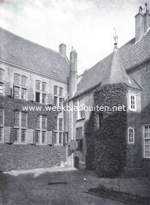 Zuid-Holland, 1921, Delft, Het Prinsenhof te Delft. Hoek van den tweeden Binnenhof met historische zaal