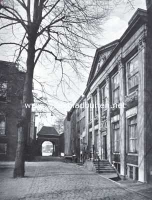 Zuid-Holland, 1921, Dordrecht, Dordrecht's stadspoorten. Bij het Catherijnepoortje. Rechts het huis Bever-schaep