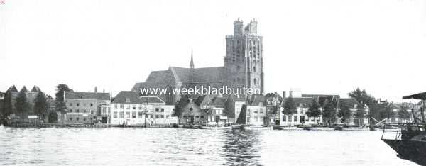 Zuid-Holland, 1921, Dordrecht, Dordrecht's stadspoorten. Gezicht van den Zwijndrechtschen wal op de Dortsche huizenrij met het Catherijnepoortje