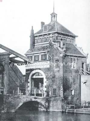 Zuid-Holland, 1921, Dordrecht, Dordrecht's stadspoorten. De Spuipoort, buitenzijde. Naar een tekening in het gemeentearchief