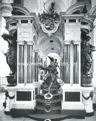 Zuid-Holland, 1921, Delft, De Nieuwekerk te Delft. Het praalgraf van prins Willem I. Het metalen zittende beeld van den Prins, met ter weerszijden de Vrijheid en de Gerechtigheid. De Faam is achter den linkerschouder van het beeld duidelijk zichtbaar