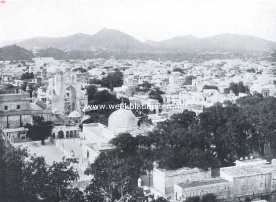 India, 1921, Ajmer, Indische steden. Gezicht op Azjmir, op den voorgrond de Groote Moskee