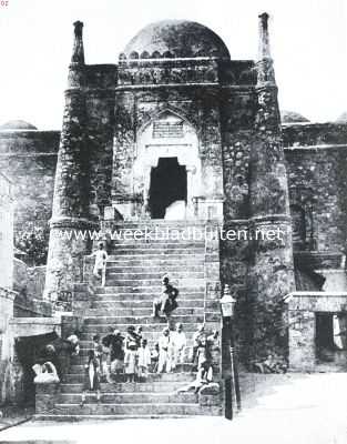 India, 1921, Delhi, Indische steden. De Groote (Kalan) of Zwarte (Kala) Moskee te Delhi