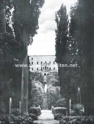 Itali, 1921, Tivoli, Gezicht door de cypressenlaan op de Villa d' Este
