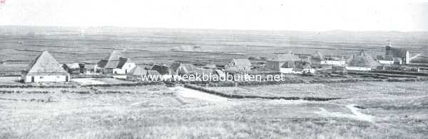 Texel. Gezicht van de duinen op het dorpje De Koog