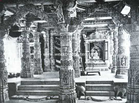 India, 1921, Onbekend, Binnenste van een Zjan-tempel op Mount-Abou