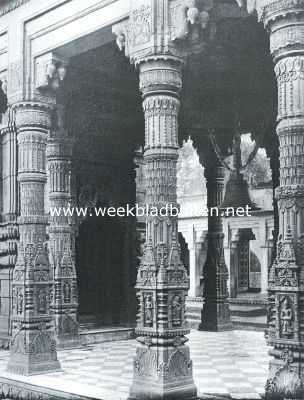 India, 1921, Varanasi, Tempel te Benares, aan 