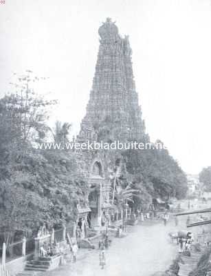 India, 1921, Madurai, Straat in Madoera met een tempel-Gopoera
