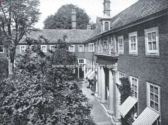 Noord-Holland, 1921, Amsterdam, Het Deutzenhofje. De binnenhof