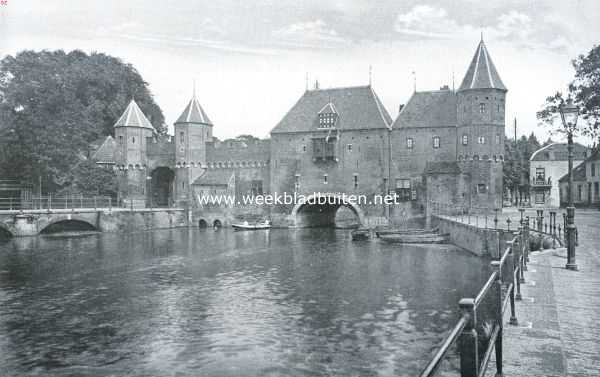 Utrecht, 1921, Amersfoort, De Koppelpoorten te Amersfoort aan de buitenzijde