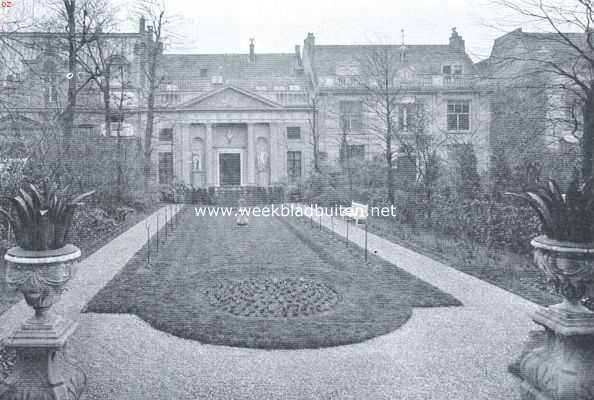 Noord-Holland, 1922, Amsterdam, Het huis van de familie Van Loon. Tuin en tuinhuis achter het huis van de familie Van Loon