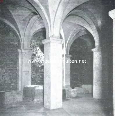Limburg, 1922, Maastricht, De St. Servatiuskerk. Krocht van den H. Monulphus met Frankische sarcophagen