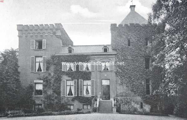 Het kasteel Rhijnestein. Voorzijde. Rechts de toren van het oude kasteel