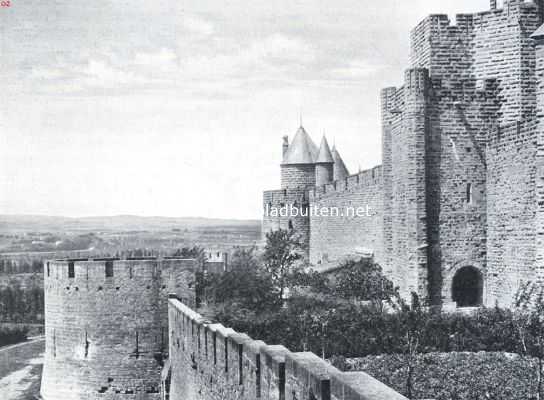 La cit de Carcassonne. Fragment van de twee ringmuren (zuidzijde)