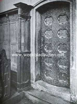 Utrecht, 1922, Rhenen, De St. Cunera-kerk te Rhenen. Deurtje, toegang gevende tot de sacristy, met detail van de koorbanken