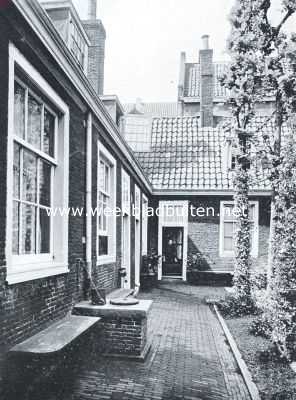 Noord-Holland, 1922, Amsterdam, Het Venetia-hofje te Amsterdam. Hoekje van de binnenplaats