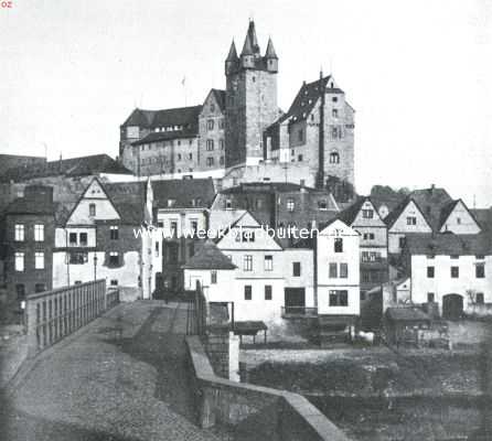 Het kasteel Diez. Gezicht op den van de 11de eeuw dagteekenenden hoofdtoren. Links de renaissance-vleugel, rechts het gothische gebouw