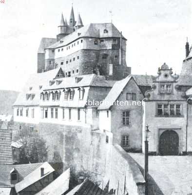 Het kasteel Diez. De hoofdingang met barok poorthuis