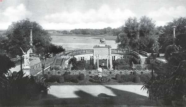 Duitsland, 1922, Schwerin, Het slot te Schwerin. Een der fraaiste groepen van de slottuin, uitzicht gevende op de Schweriner meer