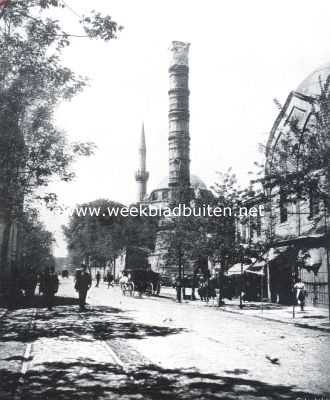 Turkije, 1922, Istanbul, Een zuil te Constantinopel, herinnering aan het Oost-Romeinsche keizerrijk