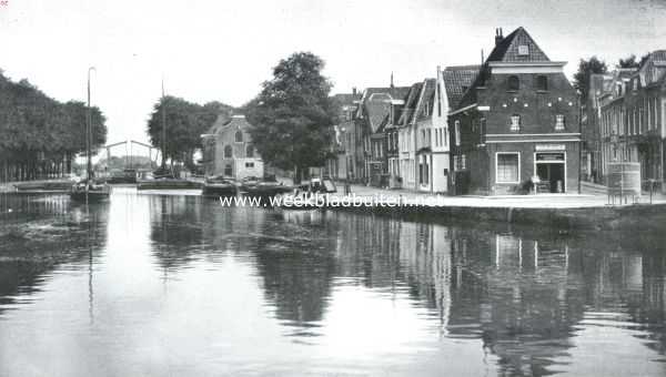 Het Achterom te Weesp, van 't Buitenveer af gezien