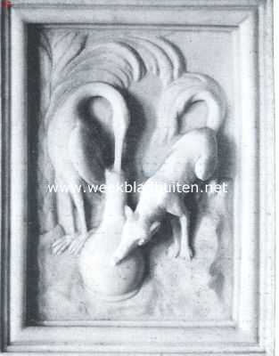 Noord-Holland, 1923, Amsterdam, Het Amsterdamsche Stadhuis-Paleis. Dtail van den schoorsteenmantel in de justitiekamer. (De vos en de ooievaar) 2