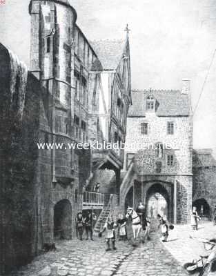 Frankrijk, 1923, Le Mont-Saint-Michel, De Mont Saint-Michel. Maison de l' Arcade en Porte de Roy (15e eeuw). Naar de ets van Henri Voisin. Deze gebouwen zijn ongeveer in denzelfden staat bewaard gebleven