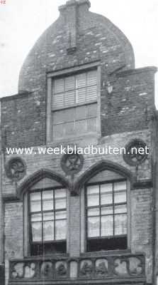 Zuid-Holland, 1923, Gouda, Voorgevel van het steenhouwersgildehuis, bovendeel