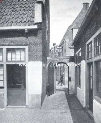 Zuid-Holland, 1923, Gouda, Ingang van het Roomsche Hofje te Gouda