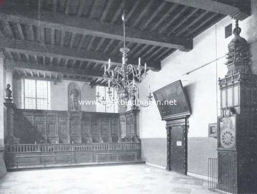 Gelderland, 1923, Nijmegen, Het Raadhuis te Nijmegen. De schepenbank in de voorhal