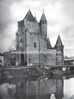 Noord-Holland, 1923, Haarlem, De Spaarnwouder- of Amsterdamsche Poort te Haarlem, van terzijde gezien