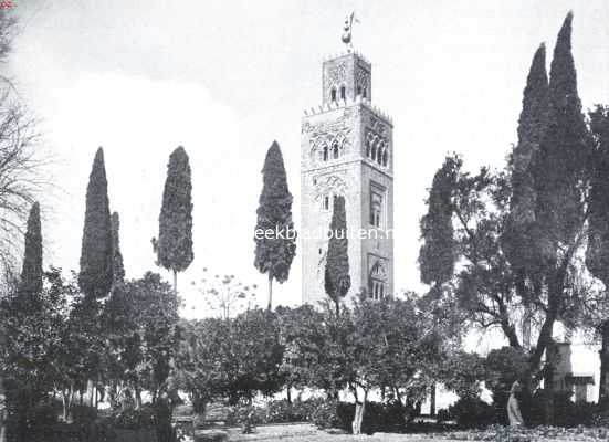 Marokko, 1923, Marrakech, Fransch-Marokko. De Katoubia te Marakech. Deze moskee is in denzelfden tijd gebouwd als de Giralda te Sevilla en de toren van Harsan te Rabat