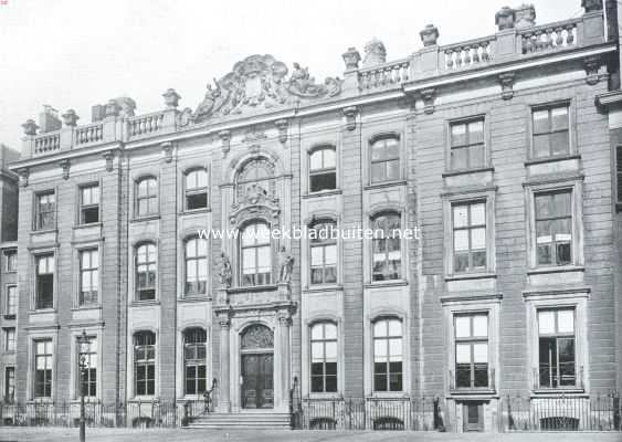 De Koninklijke Bibliotheek. Voorgevel van het gebouw der Koninklijke Bibliotheek