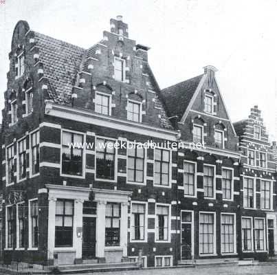 Friesland, 1923, Dokkum, Huizen op de Zijl (het plein voor het stadhuis) te Dokkum