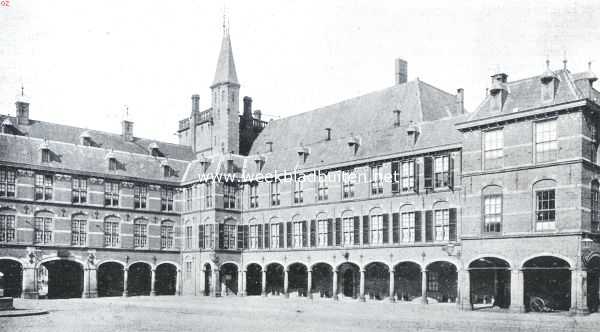 Het Binnenhof. Noordwestelijke hoek van het Binnenhof, met het v.m. Stadhouderlijk Kwartier, en het Kwartier van de Staten van Holland