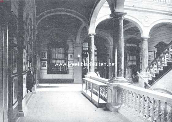 Zuid-Holland, 1923, Den Haag, Het Binnenhof. Het in 1881 gemaakte trappenhuis in het gebouw der Eerste Kamer