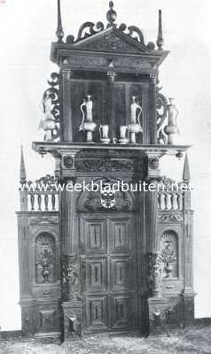 Friesland, 1923, Bolsward, Het Stadhuis te Bolsward. Toegangsdeur van de raadzaal met omtimmering