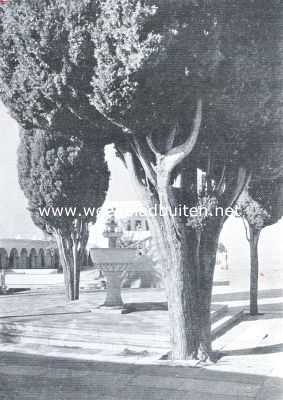 Griekenland, 1923, Tnos, De Cycladen. Tinos, voorhof van de kathedraal