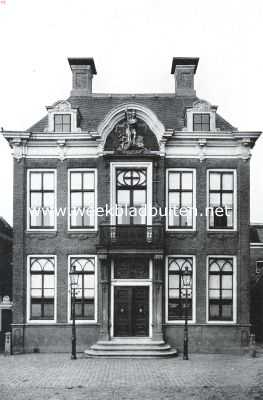 Friesland, 1923, Harlingen, Het stadhuis te Harlingen. De gevel aan de Noorderhaven