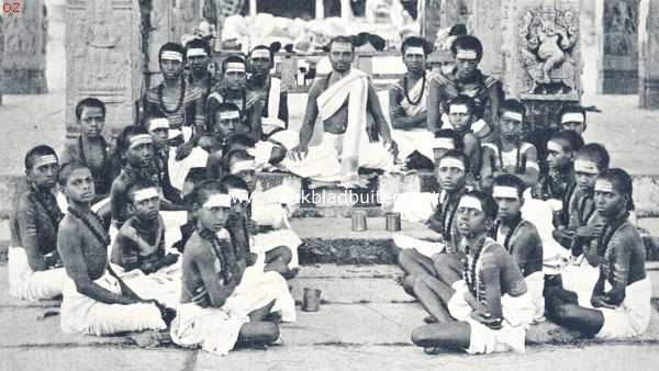 Azi, 1924, Onbekend, Mensch en godsdienst in Hindoestan. Een Indische  