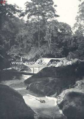 Indonesi, 1924, Onbekend, De Kali Poetih op het Idjen-plateau. Bruggetje over de Kali Poetih